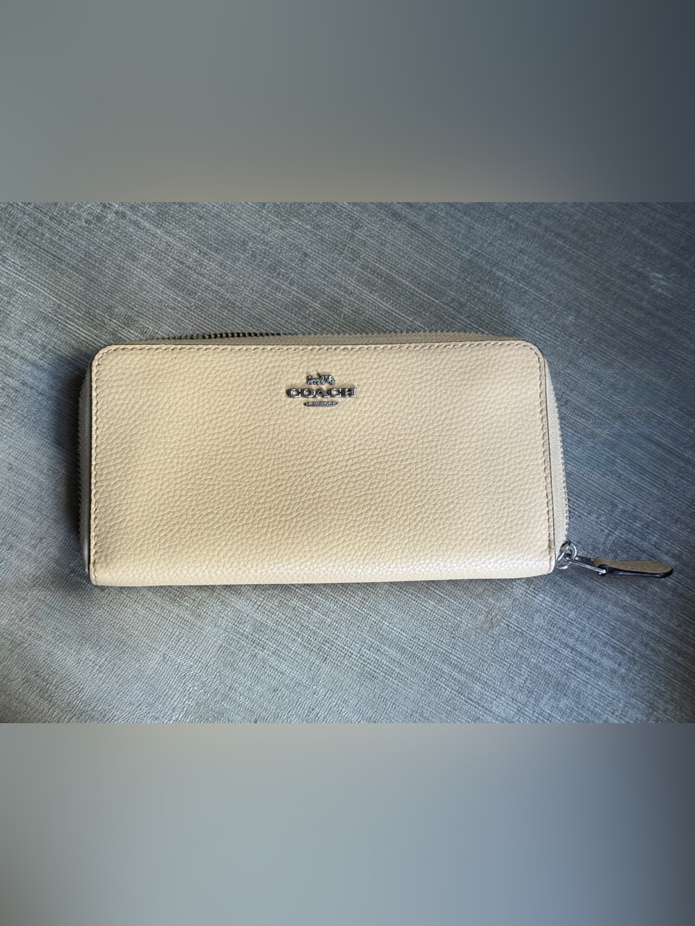 COACH Pebbled Leather Accordion Zip Around Wallet F16612 Vanilla Beig